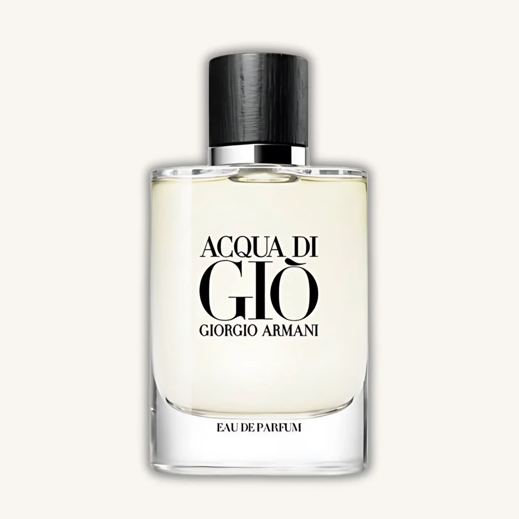 Frasco minimalista del perfume Acqua di Giò de Giorgio Armani, con tapa negra y diseño transparente.