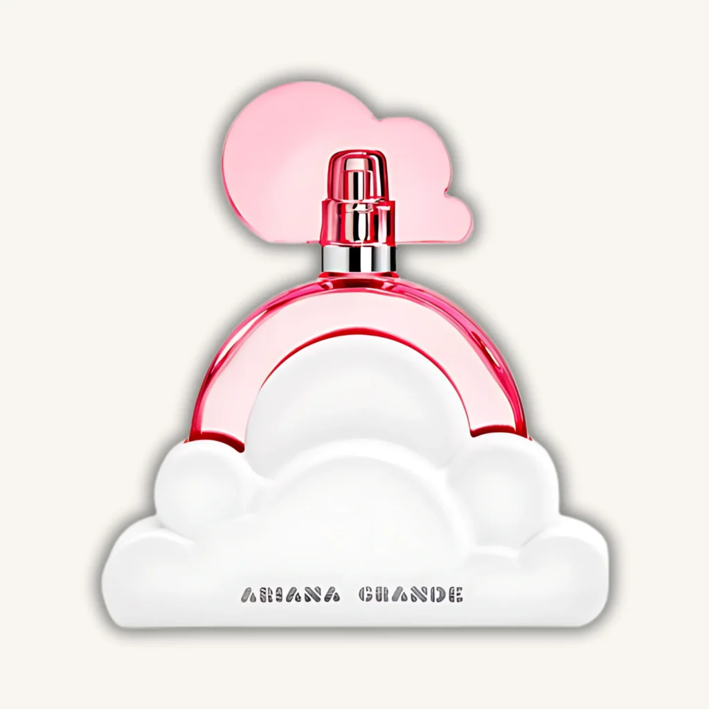 Botella de perfume Ariana Grande Cloud Pink en forma de nube con detalles rosados y diseño juvenil.